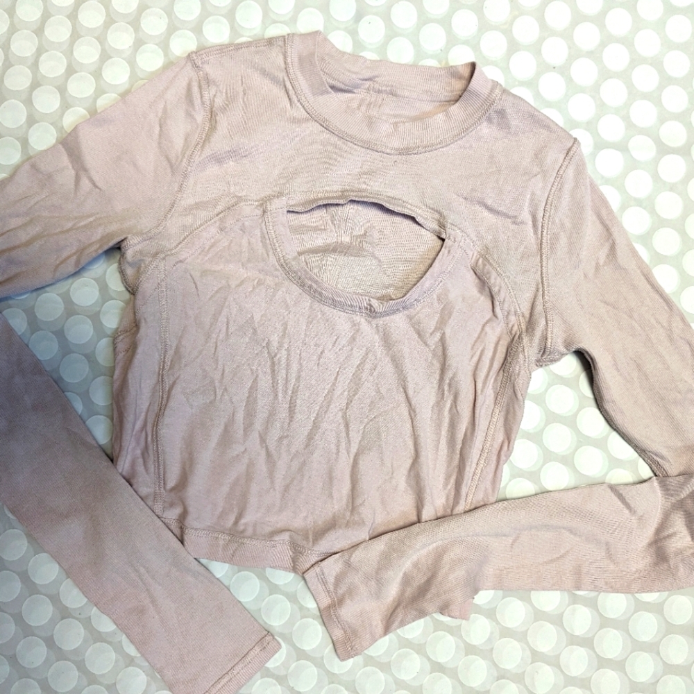 Lululemon size 4, long sleeved crop